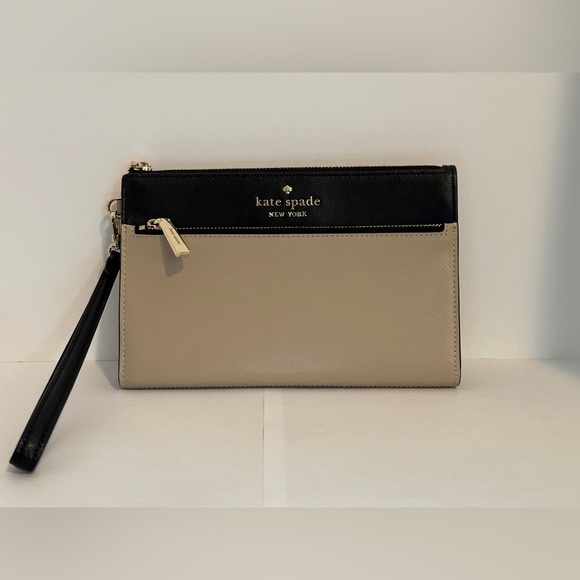 Kate Spade Wristlet - Picture 2 of 11